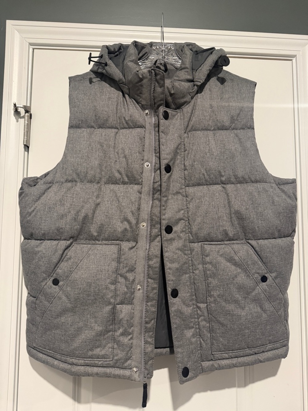 Old Navy Men's Gray Quilted Hooded Puffer Vest